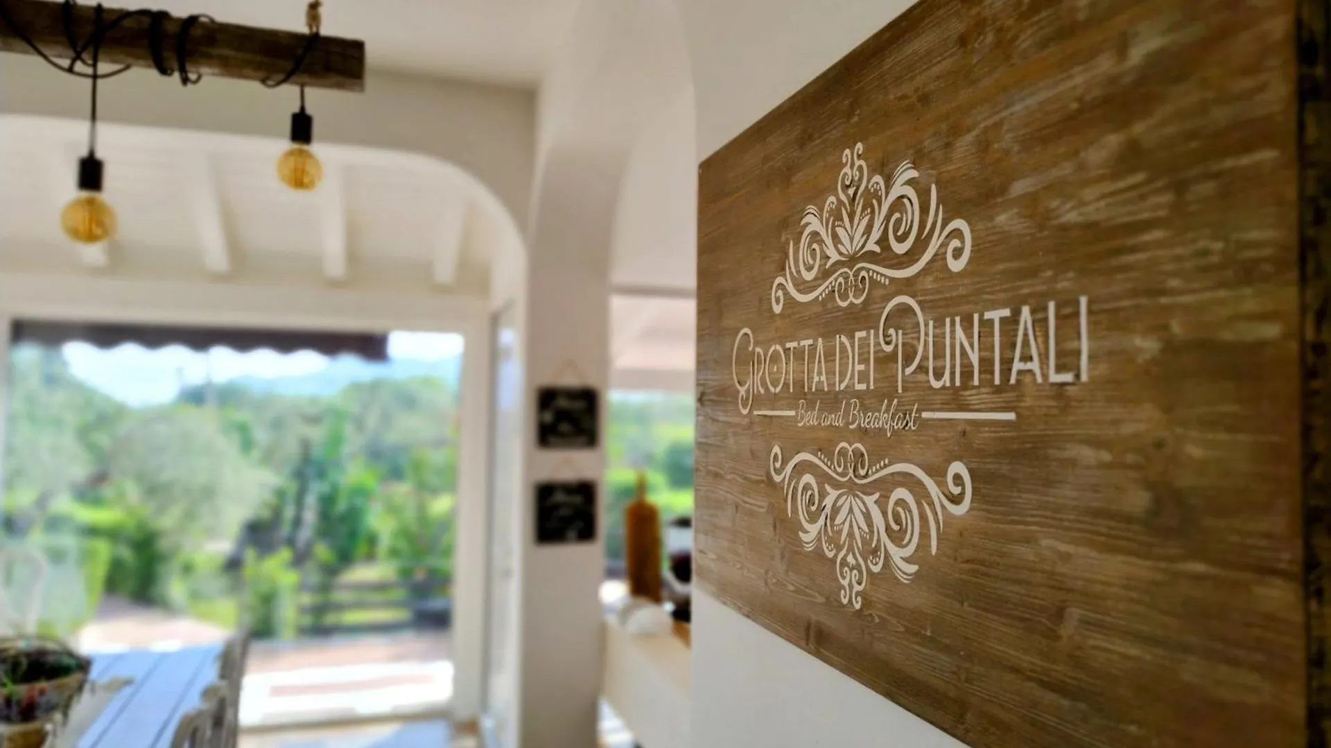 Grotta Dei Puntali B&B Carini Italië