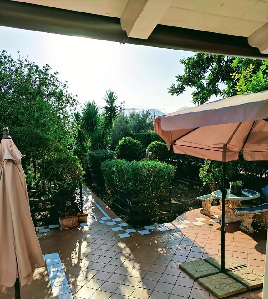 Grotta Dei Puntali B&B Carini 0*,  Italia